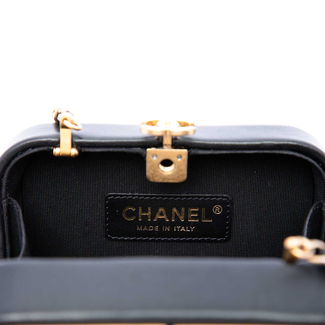 Chanel CC Cuir d'agneau et Metal Square Pochette avec chaîne