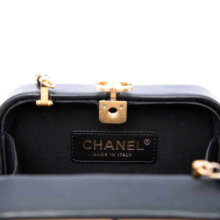 Chanel CC Cuir d'agneau et Metal Square Pochette avec chaîne