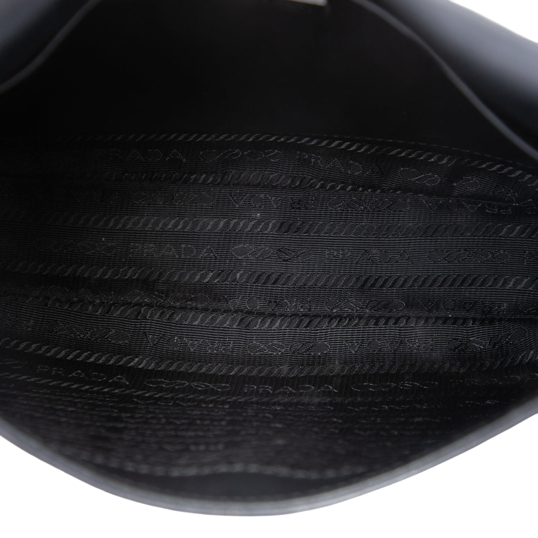 Prada Sac porté épaule Spazzolato Cleo à rabat Moyen Noir – vue 4 – GABY PARIS