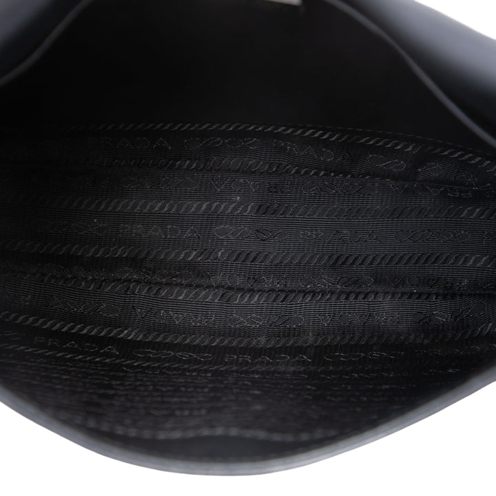 Prada Sac porté épaule Spazzolato Cleo à rabat Moyen Noir – vue 4 – GABY PARIS