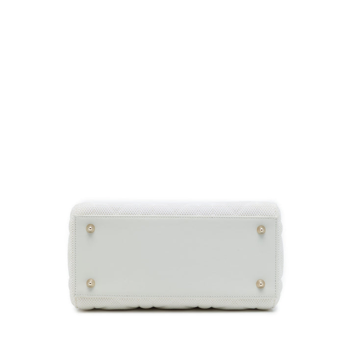 Dior Sac à main Lady Dior Mesh Cannage Moyen Blanc – vue 3 – GABY PARIS