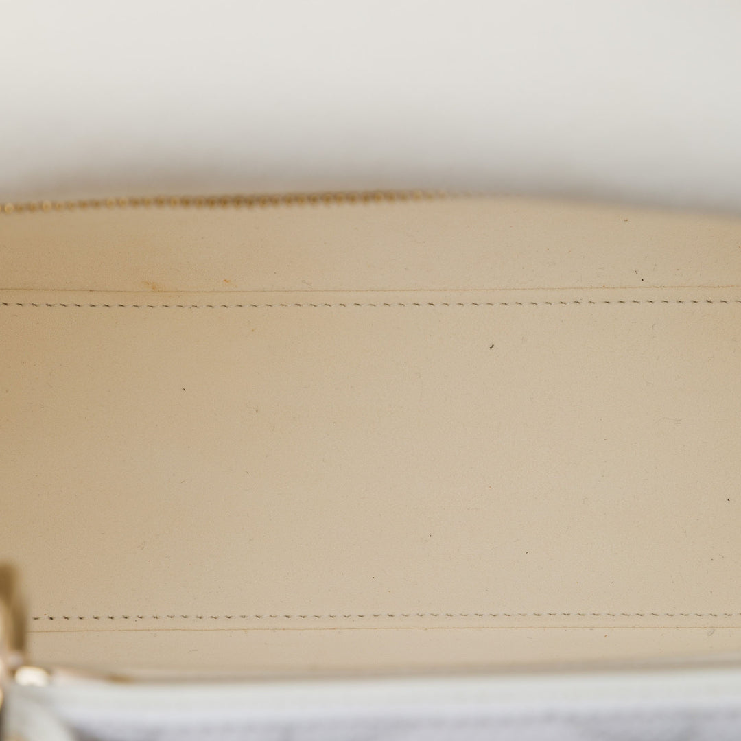 Dior Sac à main Lady Dior Mesh Cannage Moyen Blanc – vue 4 – GABY PARIS