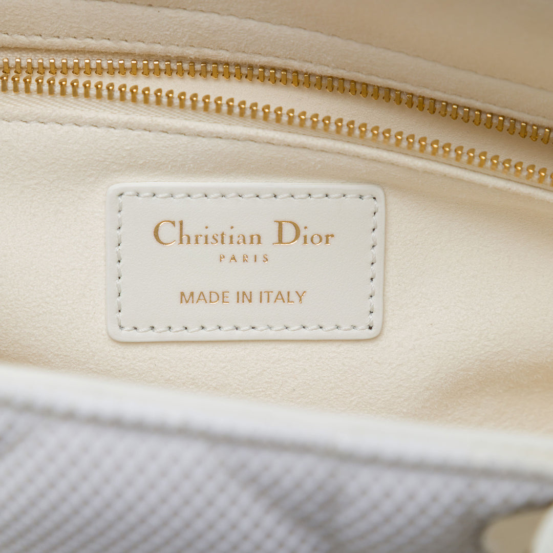 Dior Sac à main Lady Dior Mesh Cannage Moyen Blanc – vue 5 – GABY PARIS
