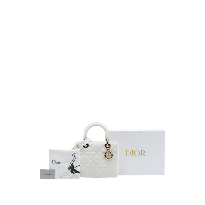Dior Sac à main Lady Dior Mesh Cannage Moyen Blanc – vue 7 – GABY PARIS