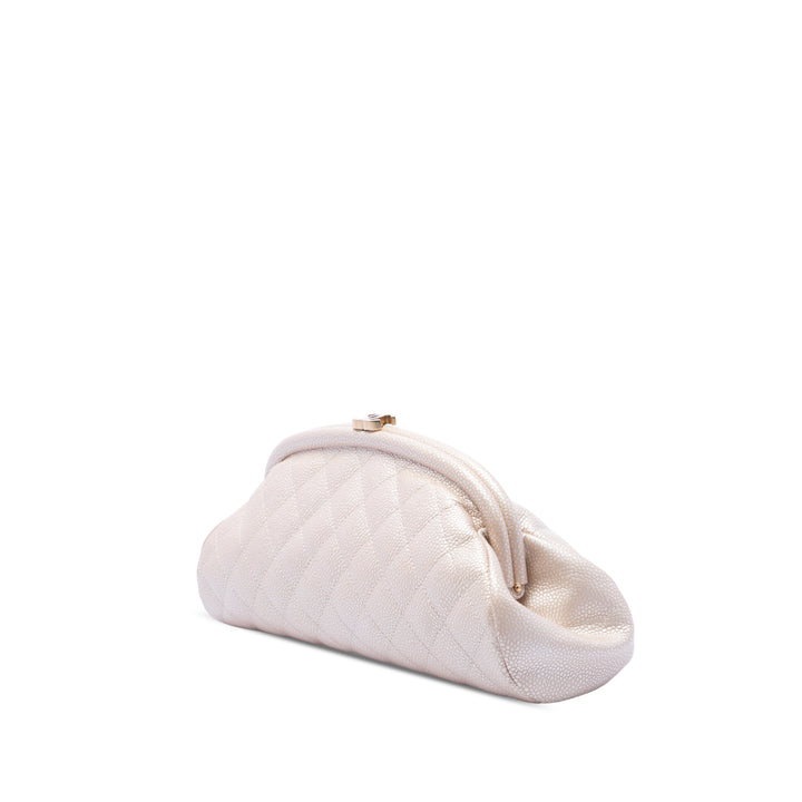Chanel Pochette Matelassé Timeless Kisslock Cuir caviar Doré – vue 2 – GABY PARIS