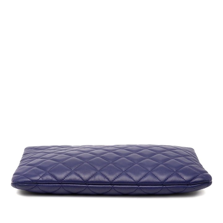 Chanel Medium CC Quilted Cuir d’agneau O Étui Pochette Violet