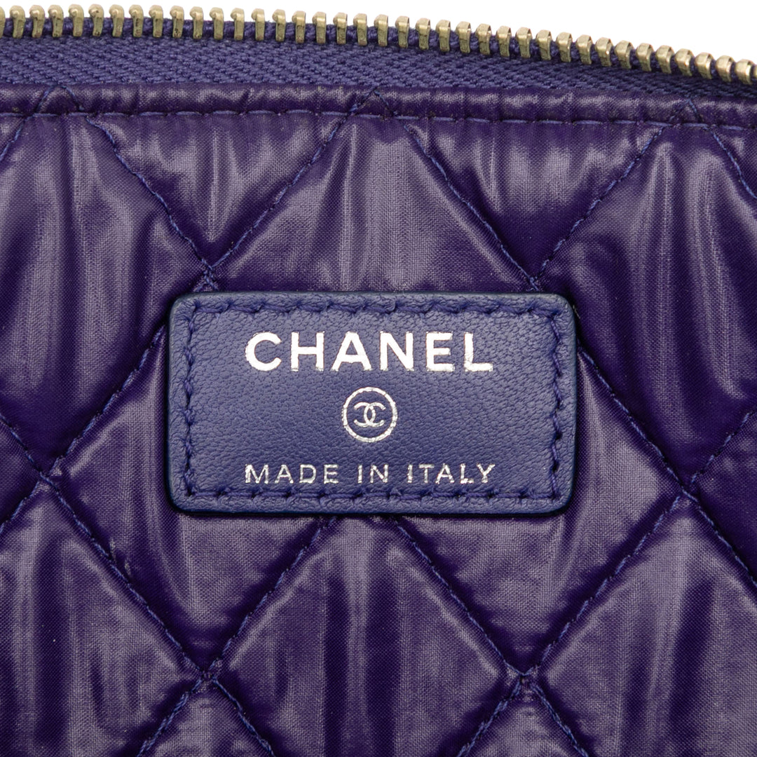 Chanel Medium CC Quilted Cuir d’agneau O Étui Pochette Violet