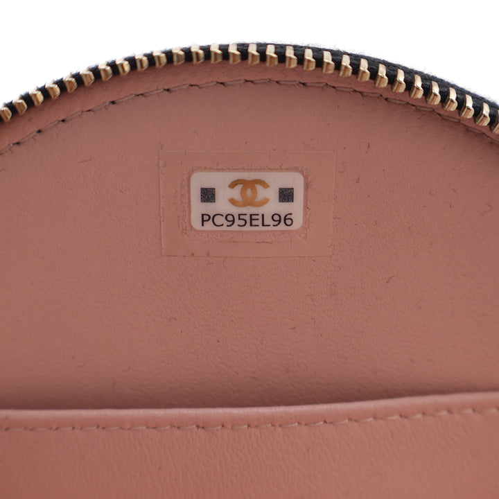 Chanel Matelassé Glazed Cuir d’agneau Handle With Care Rond Vanity avec chaîne