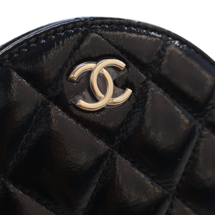 Chanel Matelassé Glazed Cuir d’agneau Handle With Care Rond Vanity avec chaîne