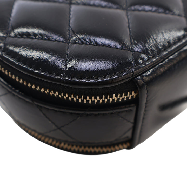 Chanel Matelassé Glazed Cuir d’agneau Handle With Care Rond Vanity avec chaîne