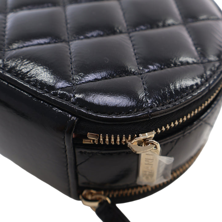 Chanel Matelassé Glazed Cuir d’agneau Handle With Care Rond Vanity avec chaîne