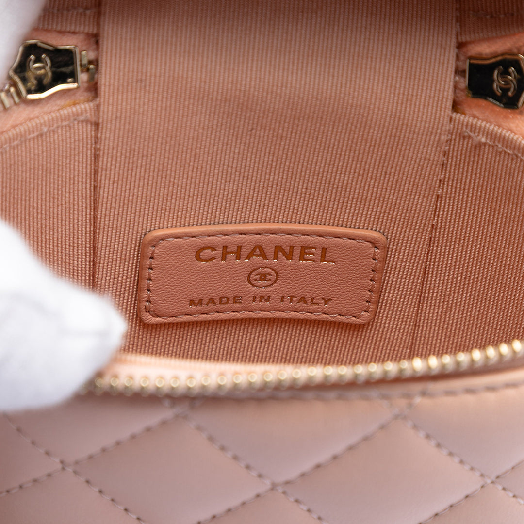 Chanel CC Matelassé Cuir d’agneau Phone Holder avec chaîne