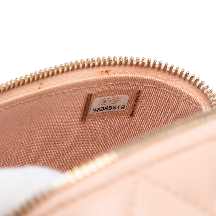 Chanel CC Matelassé Cuir d’agneau Phone Holder avec chaîne