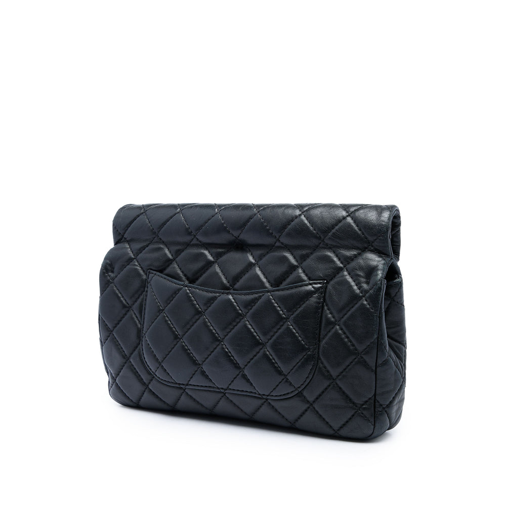 Chanel Matelassé Reissue 2.55 Roll Pochette Cuir d'agneau Noir – vue 2 – GABY PARIS