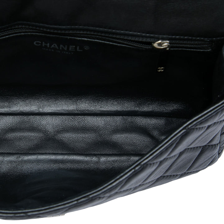 Chanel Matelassé Reissue 2.55 Roll Pochette Cuir d'agneau Noir – vue 4 – GABY PARIS