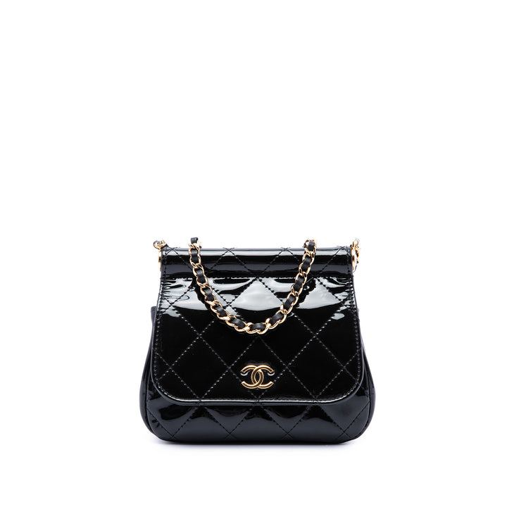 Chanel Pochette CC Matelassé Armature à rabat avec chaîne Noir – vue principale – GABY PARIS