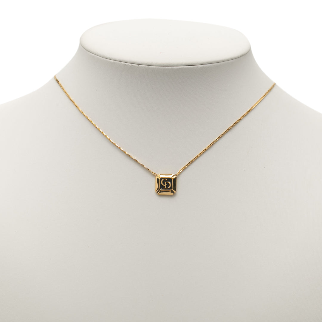 Dior Doré Plated CD Logo Plate Pendant Collier Doré – GABY PARIS Authentique