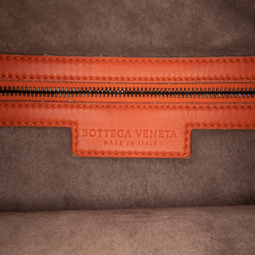 Bottega Veneta Intrecciato Veneta Hobo Petit nappa Orange – vue 5 – GABY PARIS