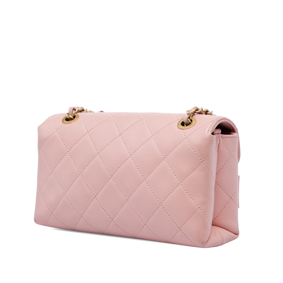 Chanel Matelassé Enchained à rabat Petit Cuir de veau Rose – vue 2 – GABY PARIS