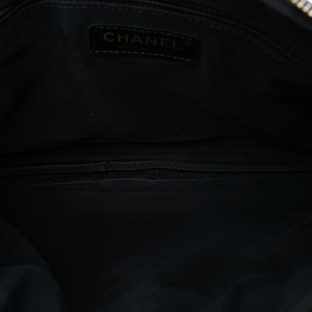 Chanel Small Matelassé Cuir d’agneau Girl Pochette avec chaîne