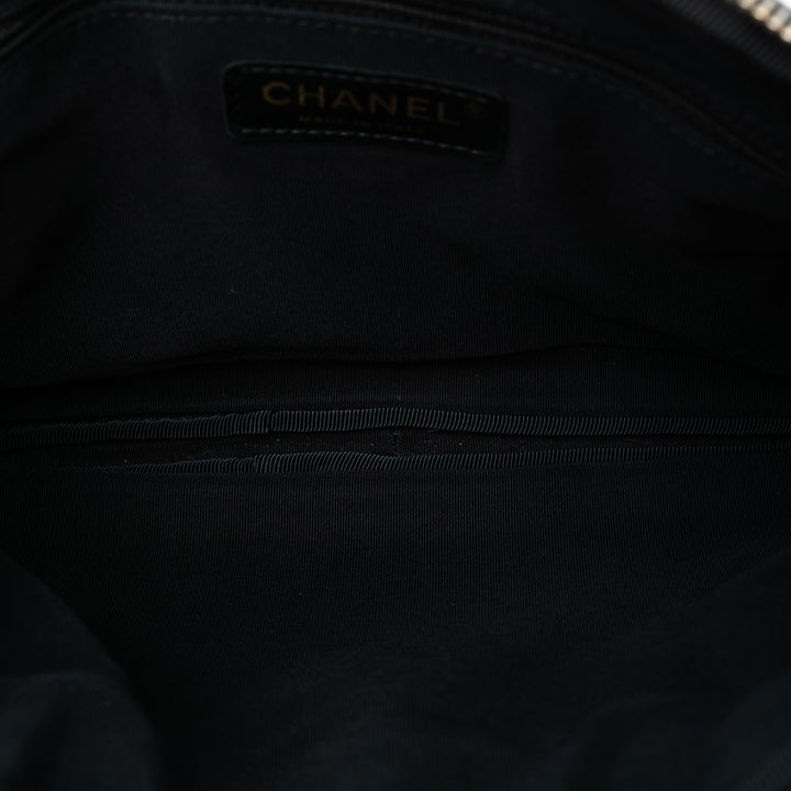 Chanel Small Matelassé Cuir d’agneau Girl Pochette avec chaîne