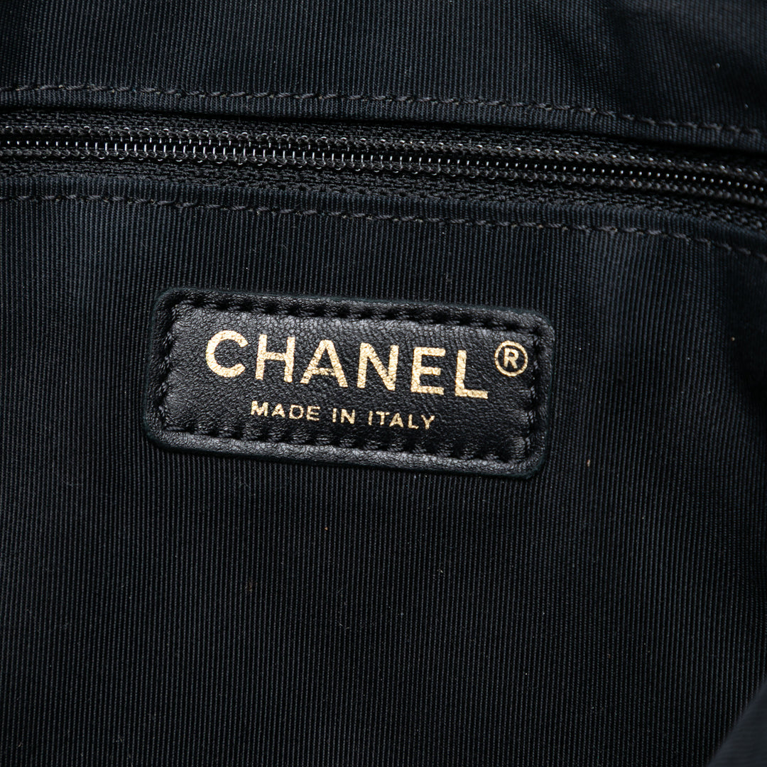 Chanel Small Matelassé Cuir d’agneau Girl Pochette avec chaîne