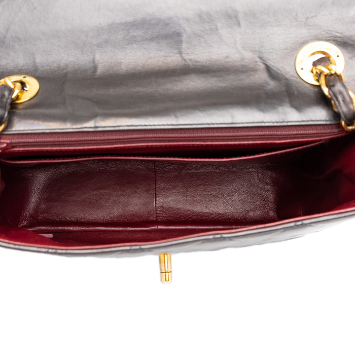 Chanel CC Matelassé Carré Rabat simple XL Cuir d'agneau Noir – vue 4 – GABY PARIS