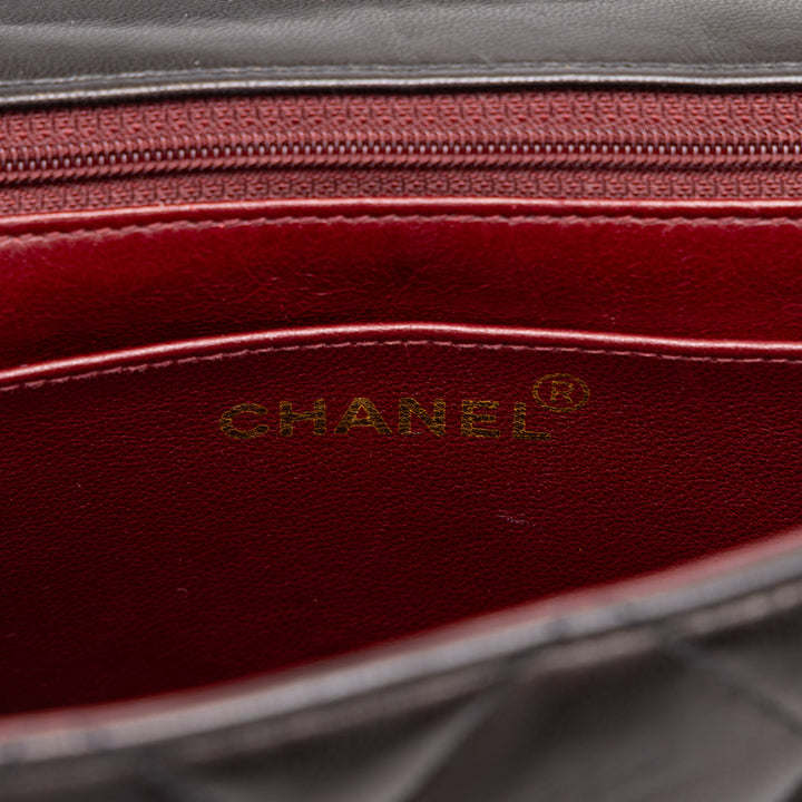 Chanel CC Matelassé Carré Rabat simple XL Cuir d'agneau Noir – vue 6 – GABY PARIS