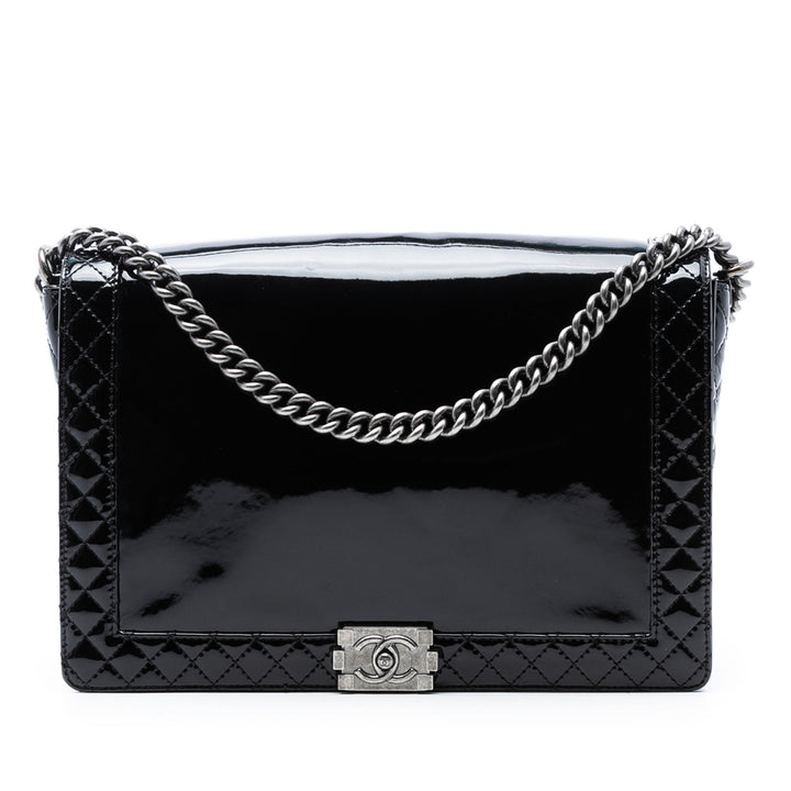 Chanel Extra Large Cuir verni Boy Reverso à rabat – GABY PARIS Authentique