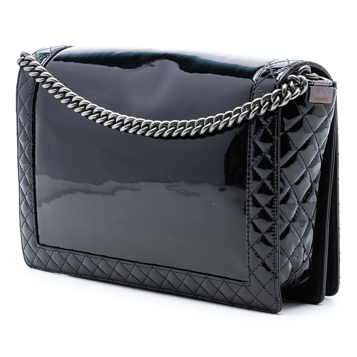 Chanel Extra Large Cuir verni Boy Reverso à rabat – GABY PARIS Authentique