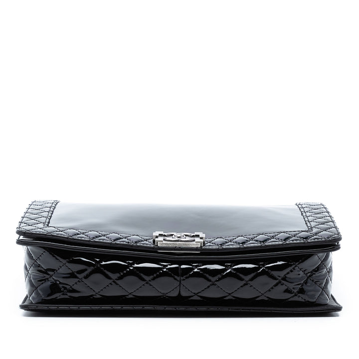 Chanel Extra Large Cuir verni Boy Reverso à rabat – GABY PARIS Authentique