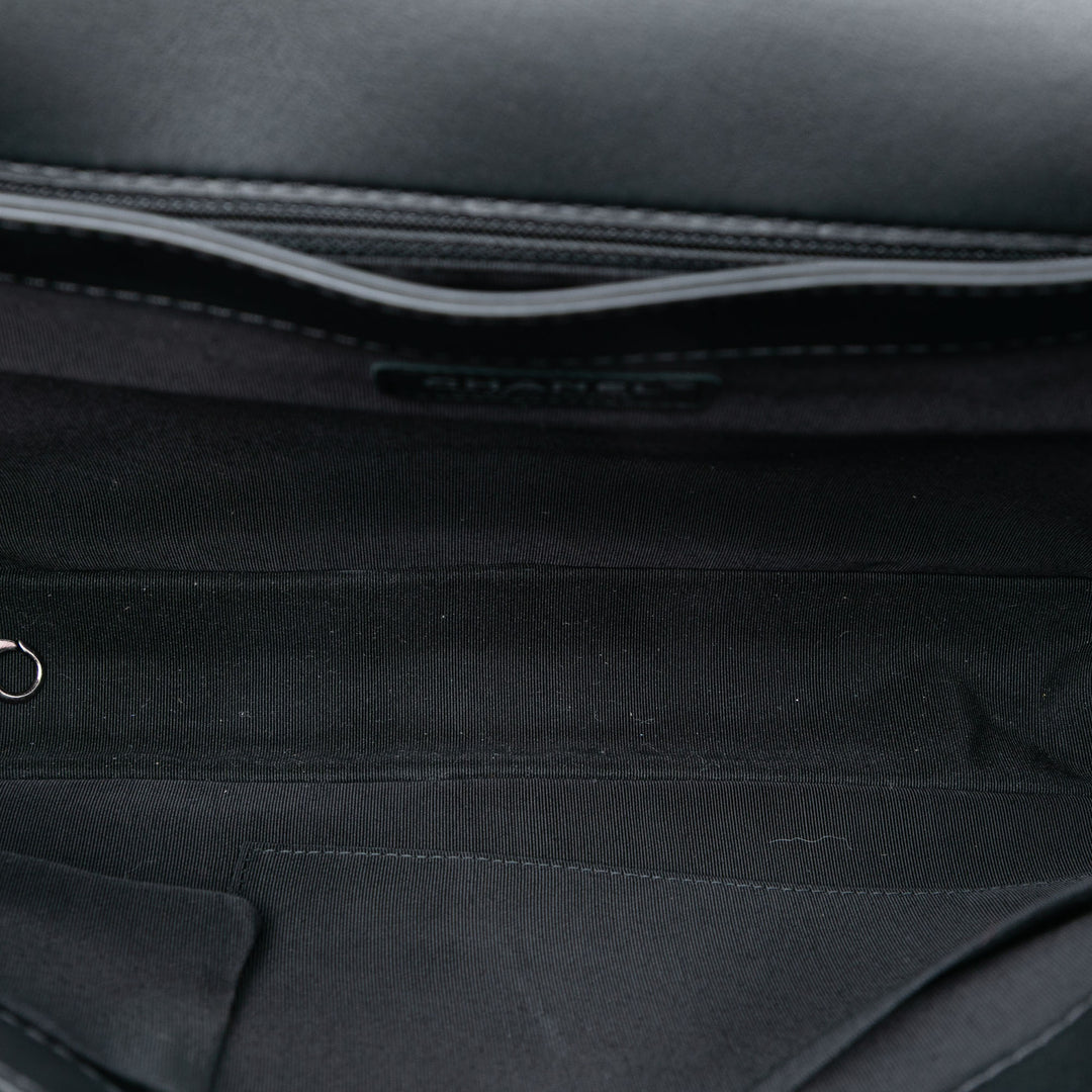 Chanel Extra Large Cuir verni Boy Reverso à rabat – GABY PARIS Authentique