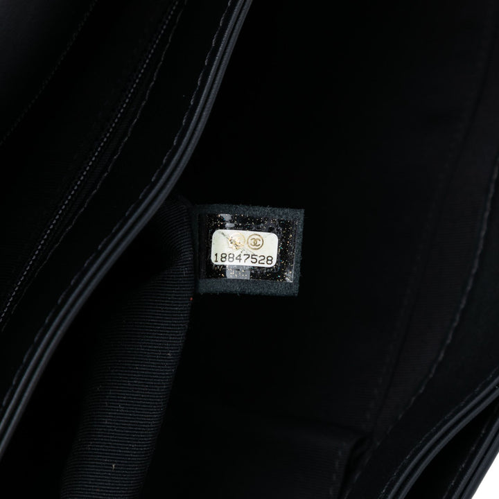 Chanel Extra Large Cuir verni Boy Reverso à rabat – GABY PARIS Authentique