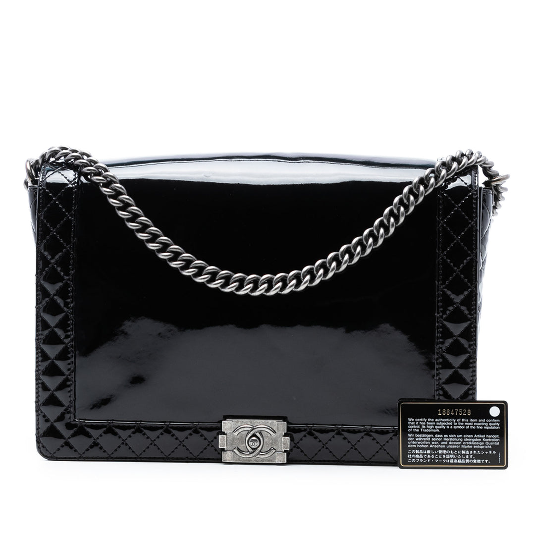 Chanel Extra Large Cuir verni Boy Reverso à rabat – GABY PARIS Authentique