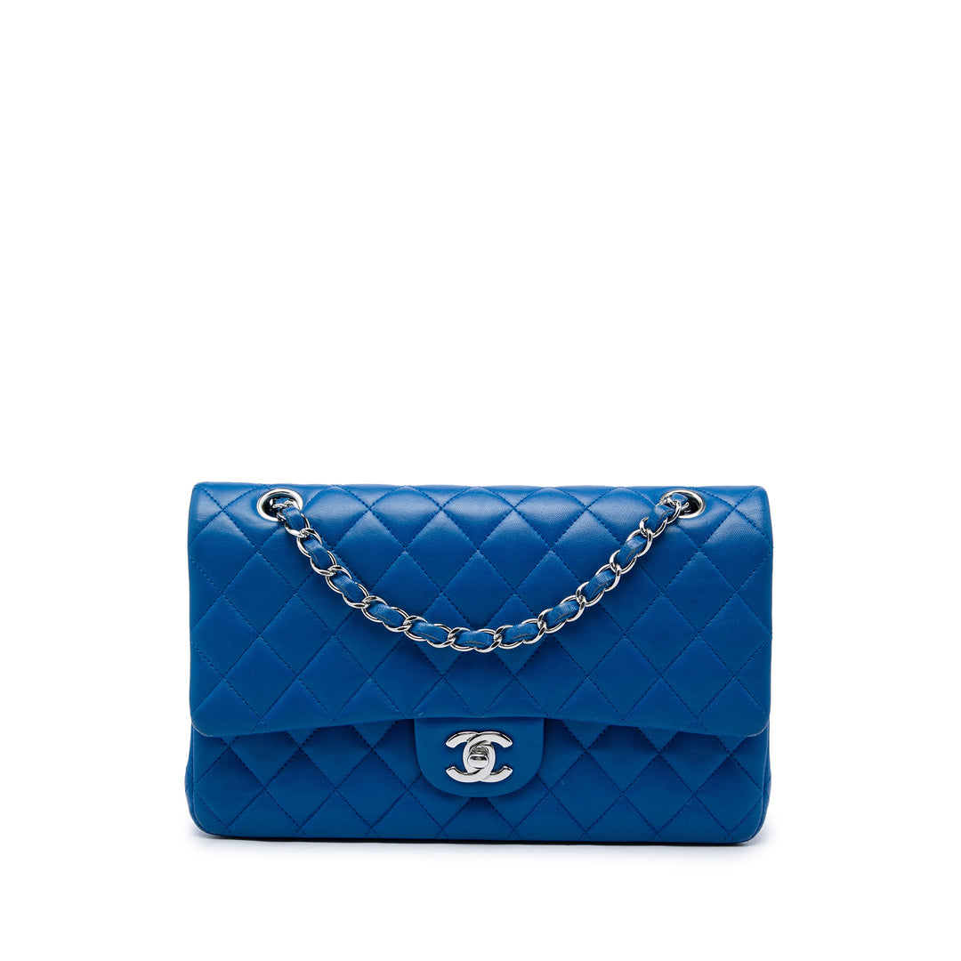 Chanel Sac porté épaule Classic Double rabat Moyen Cuir d'agneau Bleu – vue principale – GABY PARIS