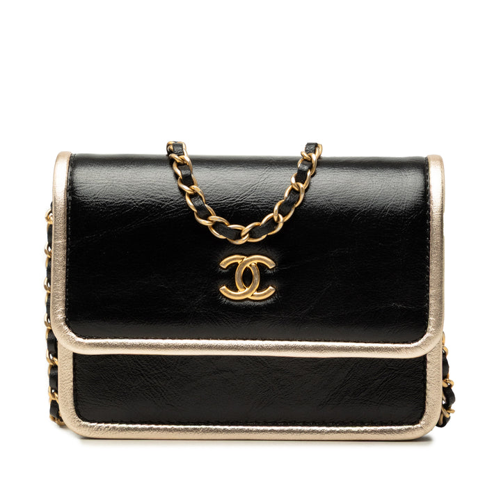 Chanel CC Métallisé Pochette avec chaîne Cuir de veau Noir – vue principale – GABY PARIS