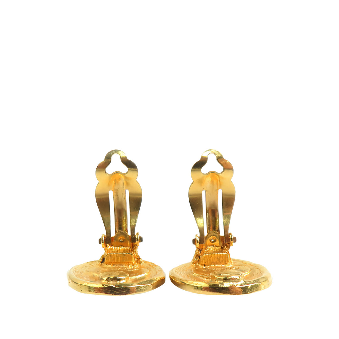 Chanel CC plaqué Rue Cambon Rond À clip Boucles d'oreilles Doré – vue 3 – GABY PARIS