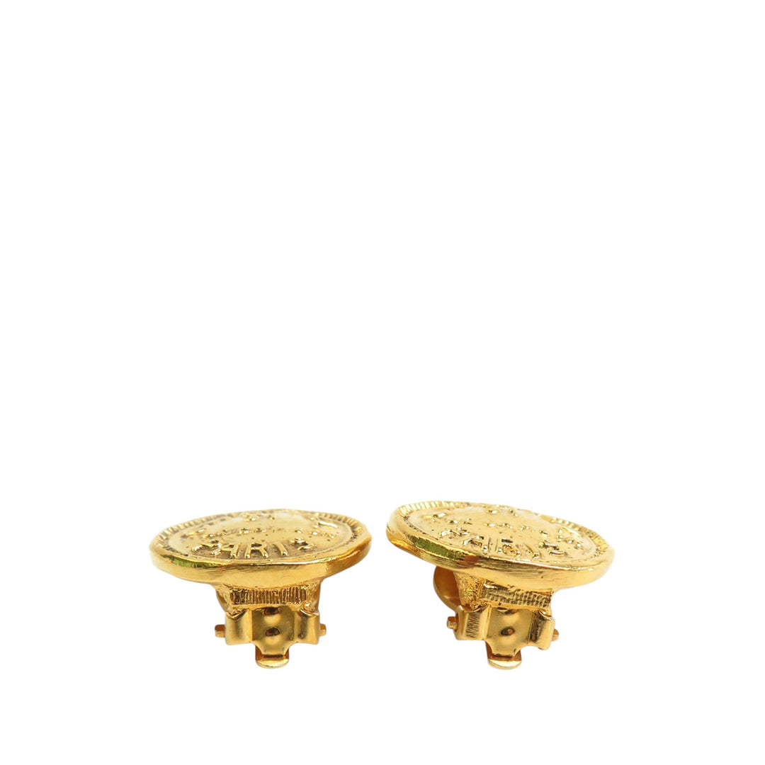Chanel CC plaqué Rue Cambon Rond À clip Boucles d'oreilles Doré – vue 7 – GABY PARIS