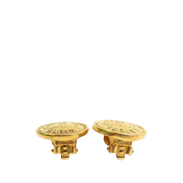 Chanel CC plaqué Rue Cambon Rond À clip Boucles d'oreilles Doré – vue 7 – GABY PARIS