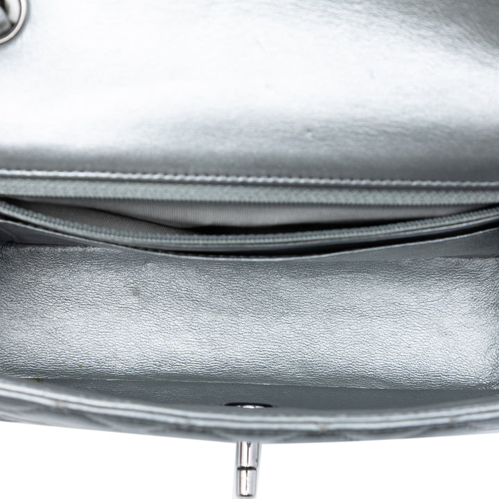 Chanel Small Matelassé Metallic Cuir d’agneau Simple rabat