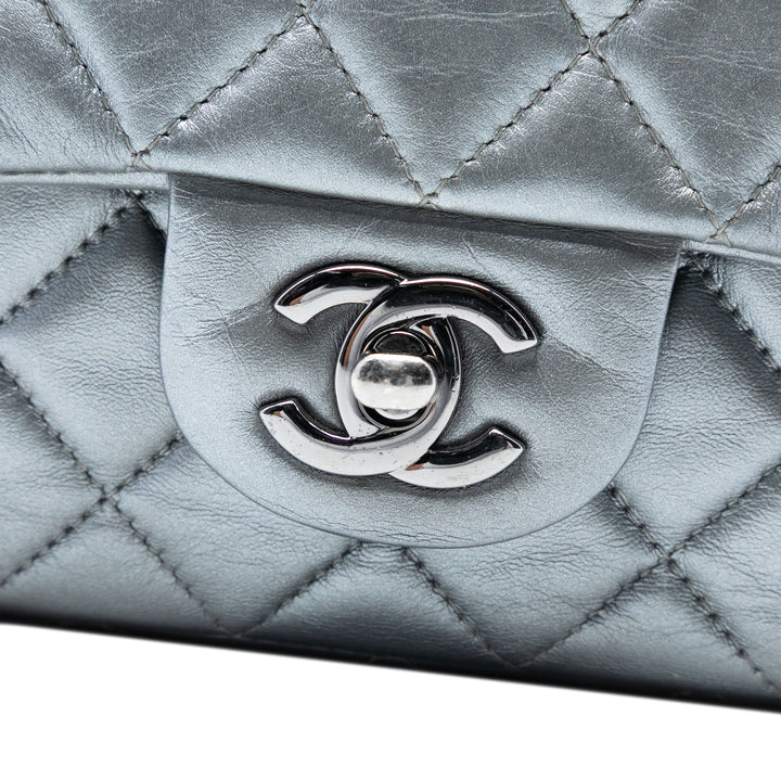 Chanel Small Matelassé Metallic Cuir d’agneau Simple rabat