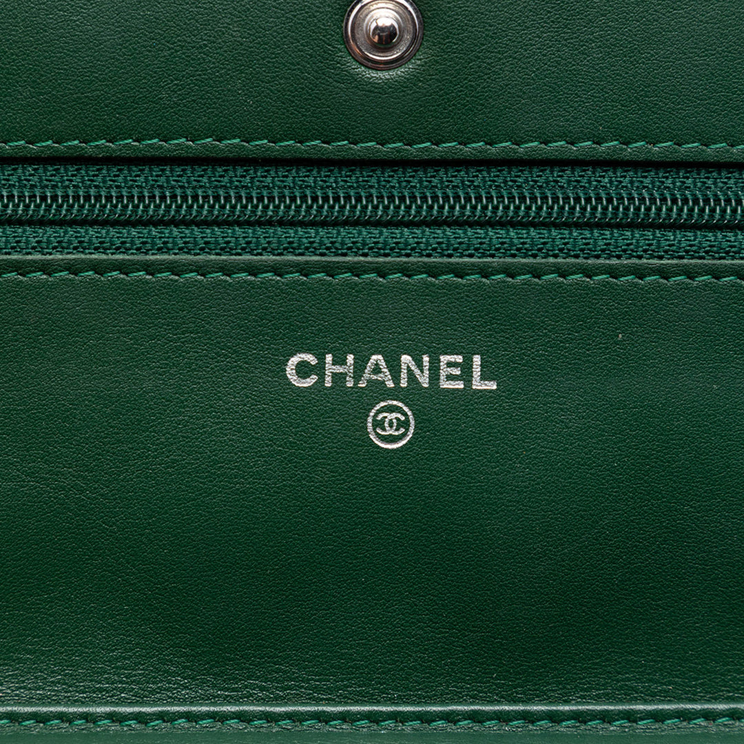Chanel CC Matelassé Cuir verni Wallet on Chain