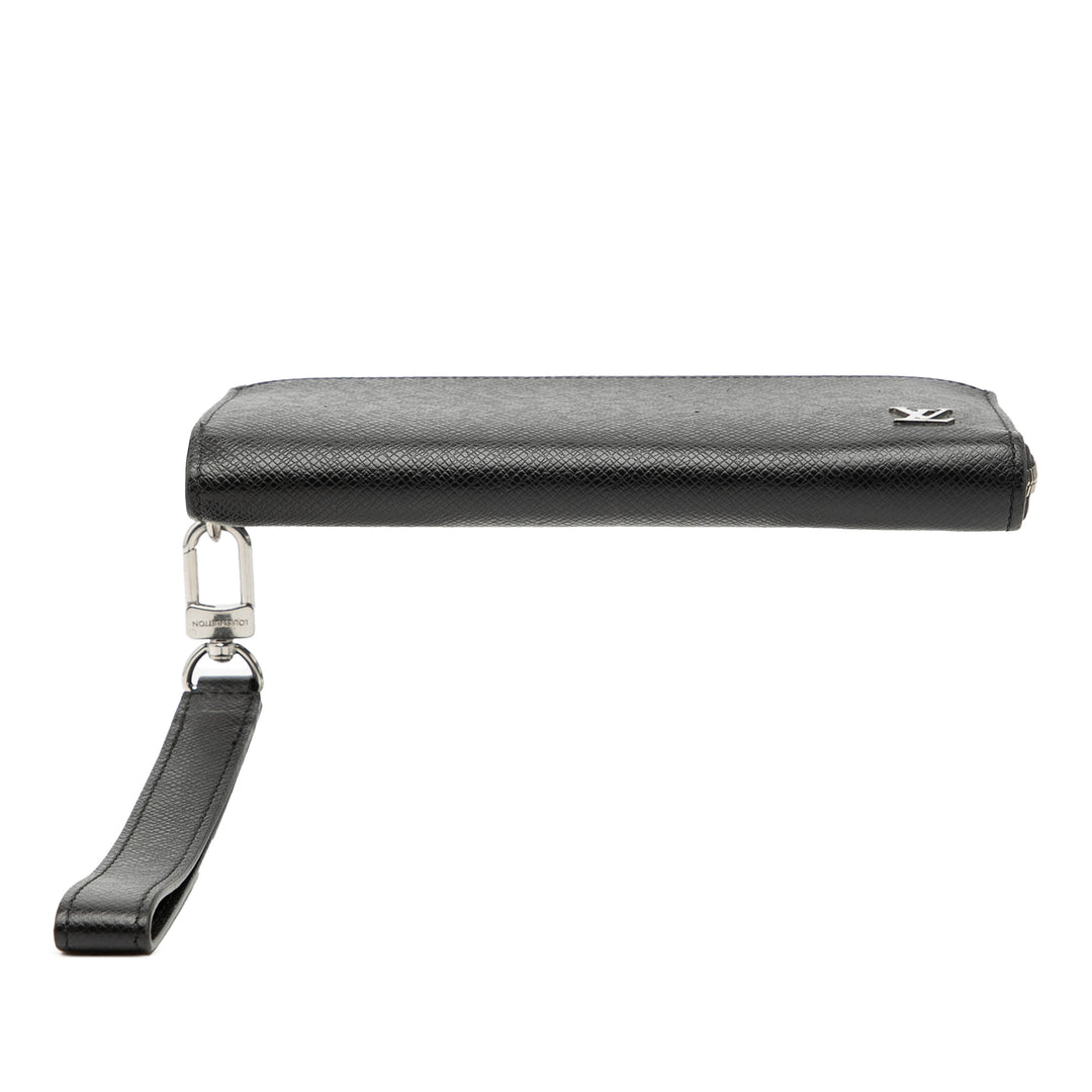 Louis Vuitton Taiga Zippy Dragonne Portefeuille