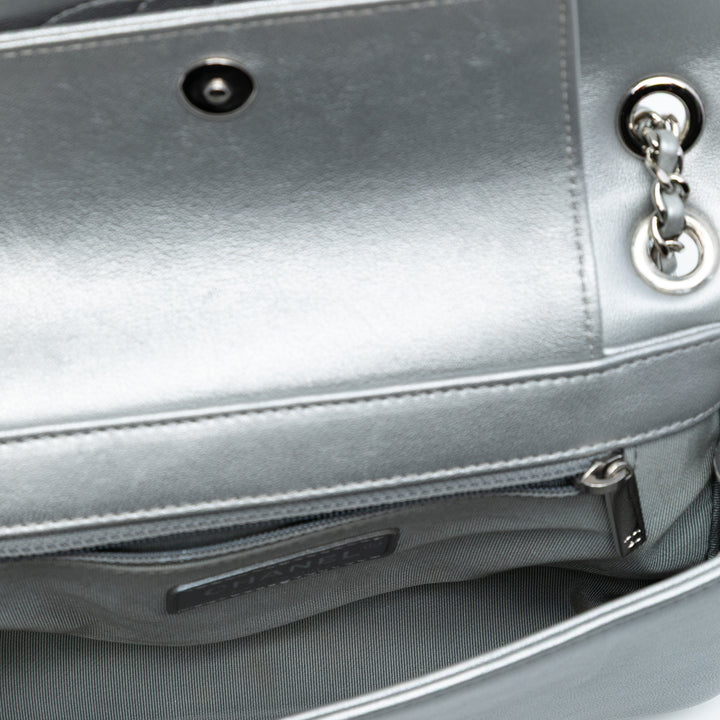 Chanel Mini Matelassé Chevron Sheepskin Mademoiselle Vintage à rabat – GABY PARIS Authentique