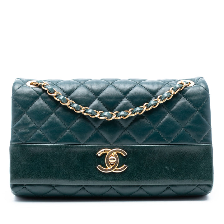 Chanel Medium Matelassé Cuir de veau Soft Elegance à rabat