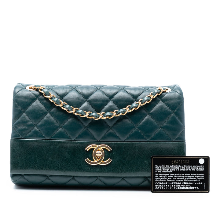 Chanel Medium Matelassé Cuir de veau Soft Elegance à rabat