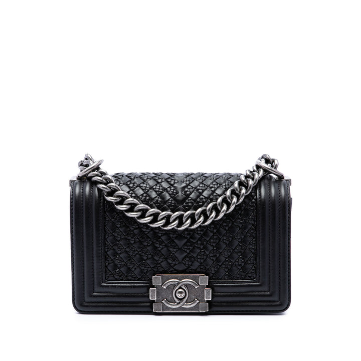 Chanel Sac bandoulière Braided Tissé Boy à rabat Petit Cuir d'agneau Noir – vue principale – GABY PARIS