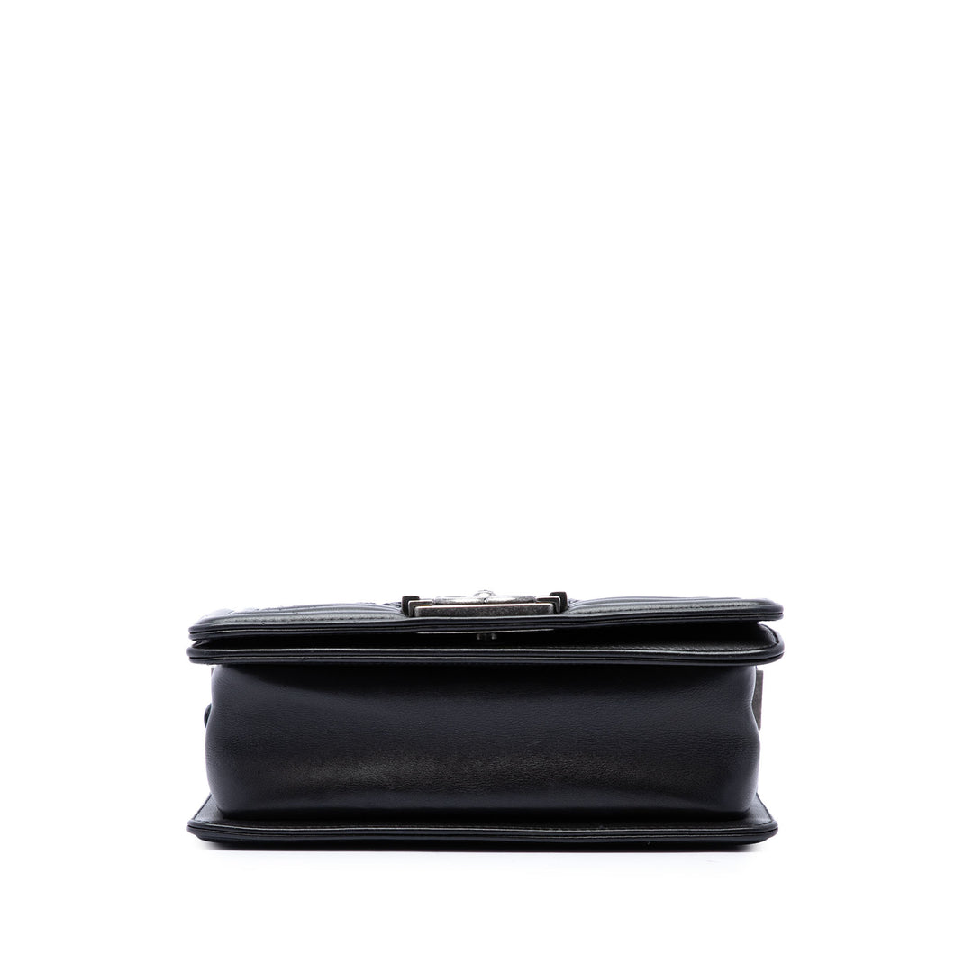 Chanel Sac bandoulière Braided Tissé Boy à rabat Petit Cuir d'agneau Noir – vue 3 – GABY PARIS