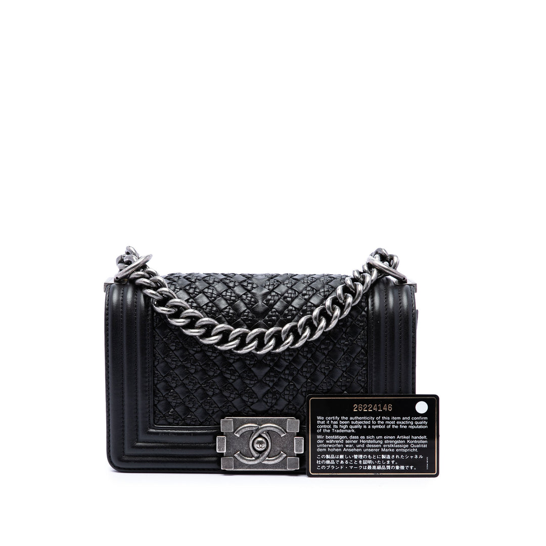 Chanel Sac bandoulière Braided Tissé Boy à rabat Petit Cuir d'agneau Noir – vue 7 – GABY PARIS