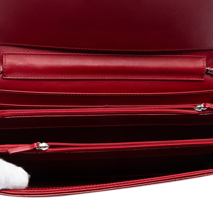 Chanel Matelassé Cuir verni Brilliant East West à rabat Pochette avec chaîne